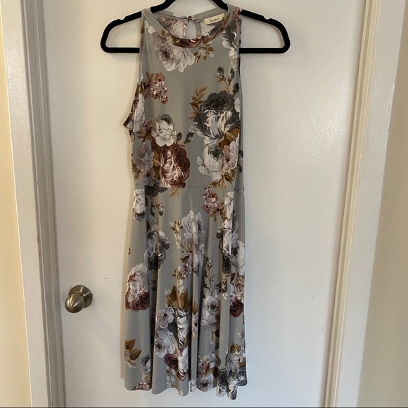 Grey flowered dress - Picture 7 of 7